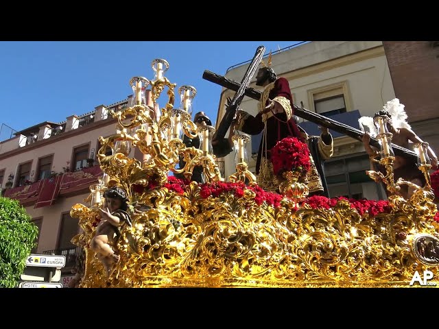 Señor de La Victoria de La Paz por puerta del Arenal | Semana Santa Sevilla 2023