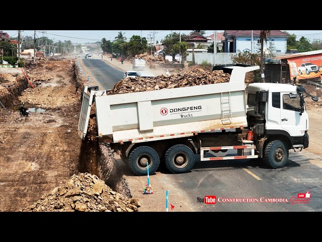 New Dongfeng 25T Trucks Dumping Stones & Bulldozer Leveling Stones Building Standard Foundation Road