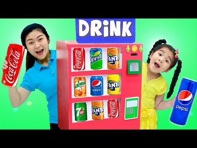 Suri Pretend Play w/ Giant Vending Machine Kids Toy