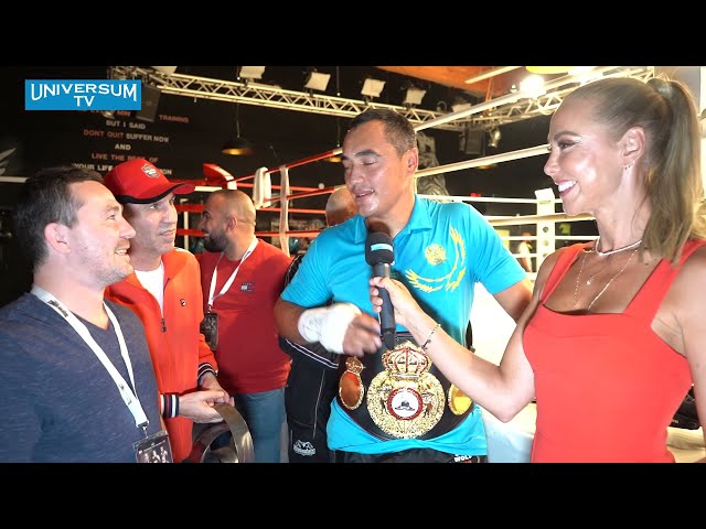 Sylvia Walker interviewt Zhan Kossobutskiy nach seinem erfolgreichen Kampf im Ring