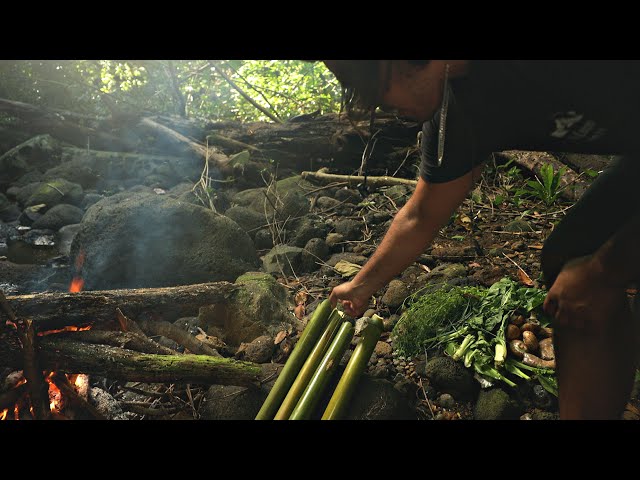 Bamboo Tube Cooking - Using Bamboo to Cook a Meal in the Forest  - Open Fire Cooking and Foraging
