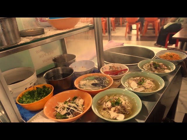 Taste Of Sarawak || Very delicious Red Kolo Mee & special mix soup in Lundu Food Corner
