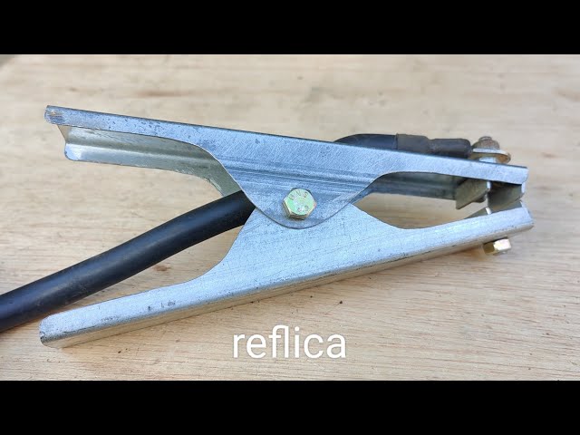 This welder is very creative in making welding negative pliers from square tubes