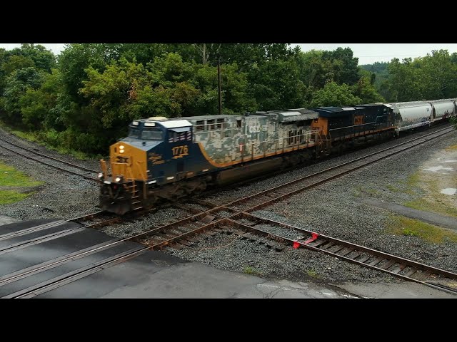 CSX 1776 at Grafton Ohio railroad diamond freight train