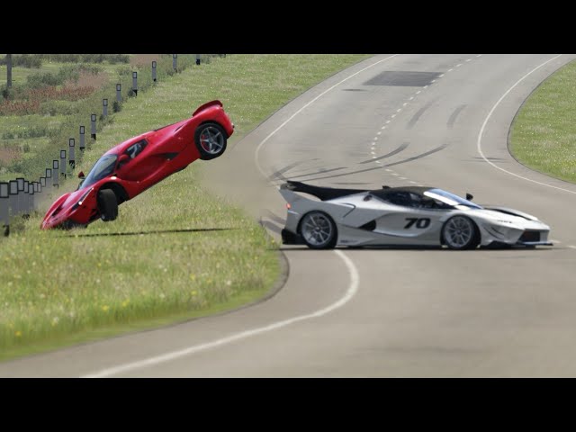 Crash Battle Ferrari FXX K Evo vs Ferrari LaFerrari  at Highglands