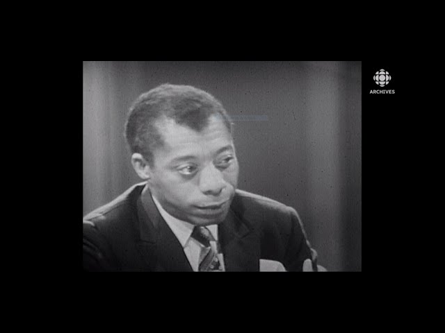 En 1967,  l'écrivain James Baldwin parle de sa vie et des tensions raciales aux États-Unis