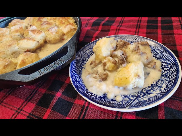Biscuit and Gravy Casserole – Fluffy Biscuits Smothered in Sausage Gravy – The Hillbilly Kitchen