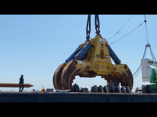 Largest Claw in U.S. Links to Largest Floating Crane on East Coast