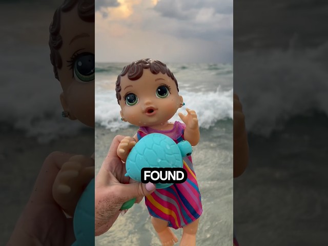 Baby alive Zoe looking for fidgets at the beach 🏝️🐢 #shorts #babyalive #babydoll #fidget