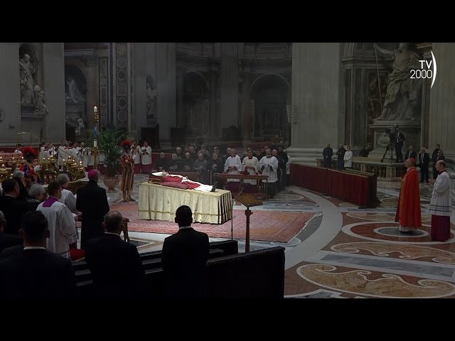Benedetto XVI, traslazione e rito arrivo salma del Papa emerito nella Basilica vaticana