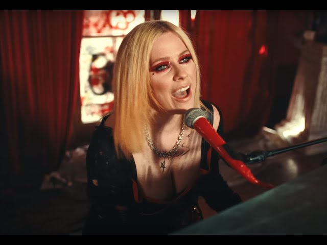 Avril Lavigne - I'm a Mess (with YUNGBLUD) (Official Video)