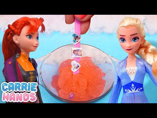 Frozen Elsa & Ana Make Friendship Bracelets From Charms Inside Squishies 💖 | Craft Videos For Kids