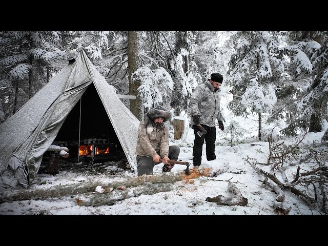 Masal Gibi Kar Kampı | Sobalı Çadır ve Ahşap Yatak. Yaban Hayatı ve Karda Yürümek