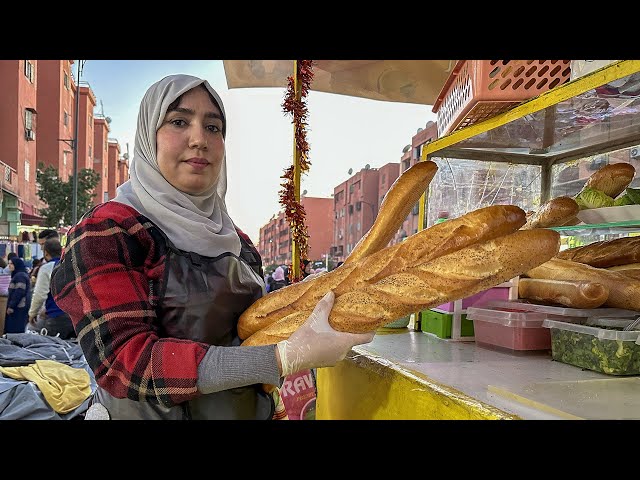 Documentary: A young woman succeeds in supporting her children with a very simple food cart