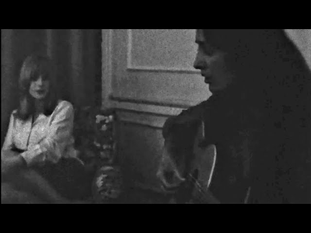 Joan Baez & Marianne Faithfull Sing "As Tears Go By" In Bob Dylan's Hotel Room (May 1965)