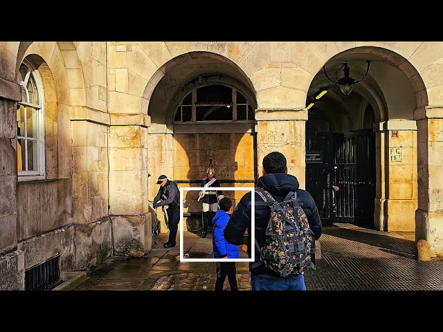 LADY TROOPER SHOUTS GET OUT OF THE ARCHWAY, GET BACK! at idiot tourist and his kid at Horse Guards!