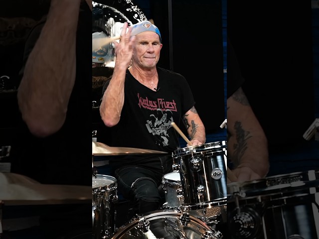 Watch Chad Smith perform 'By The Way' by Red Hot Chili Peppers 🌶️