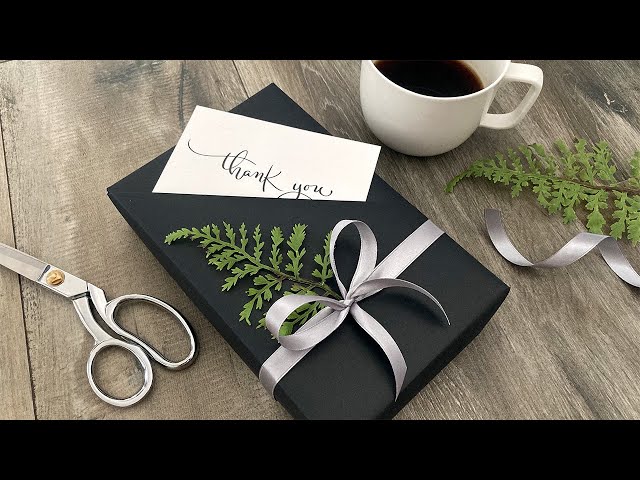 How To Wrap A Gift With An Angled Card Pocket | Gift Wrapping Ideas
