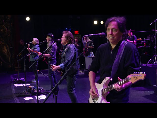 The Doobie Brothers - Listen To The Music (Reprise) [Live From The Beacon Theater]