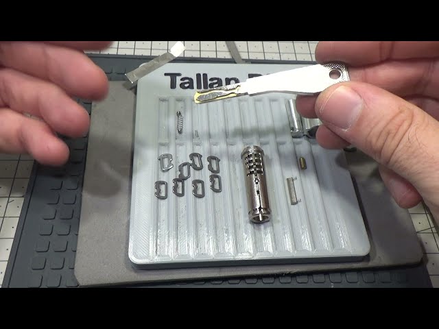 1043 EMERGENCY MECHANIC CILINDER OF AN ELECTRONIC FINGERPRINT LOCK PICKED & GUTTED eng sub