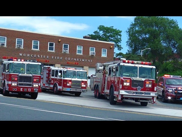 FULL HOUSE RESPONSE!! - Worcester Fire Department Engines & Truck Responding - structure fire CODE 3