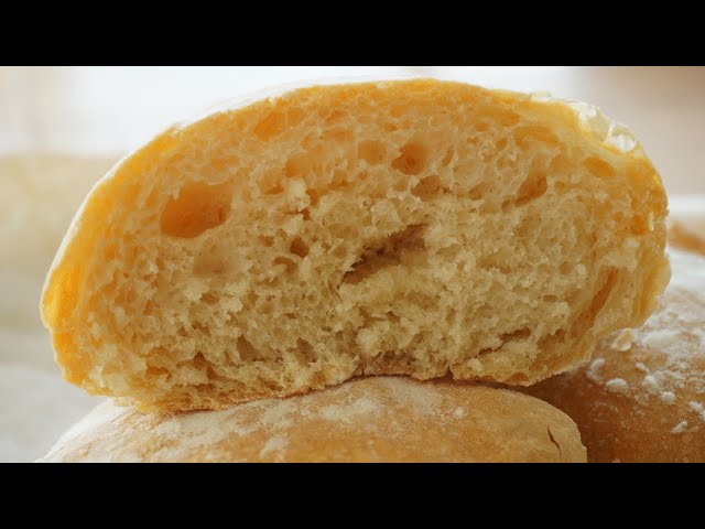i made this crusty bread only with 4 ingredients! soft inside, crusty outside