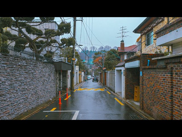 Seoul Alley Walking Tour on a Rainy Sunday | Korea Solo Travel and Rain Sounds 4K HDR