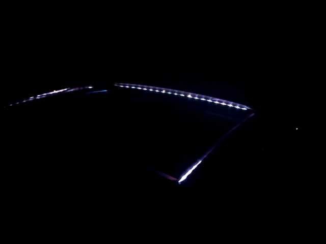 LED-Beleuchtung Glasdach Peugeot 208 von außen