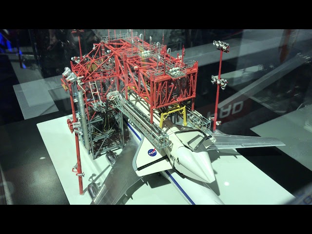 4K - INCRÍVEL: Maquete - Diorama de ônibus espacial.