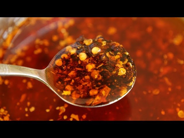 Chinese Hot Chilli Oil, Fragrant With Garlic, Ginger and Sichuan Pepper - Morgane Recipes