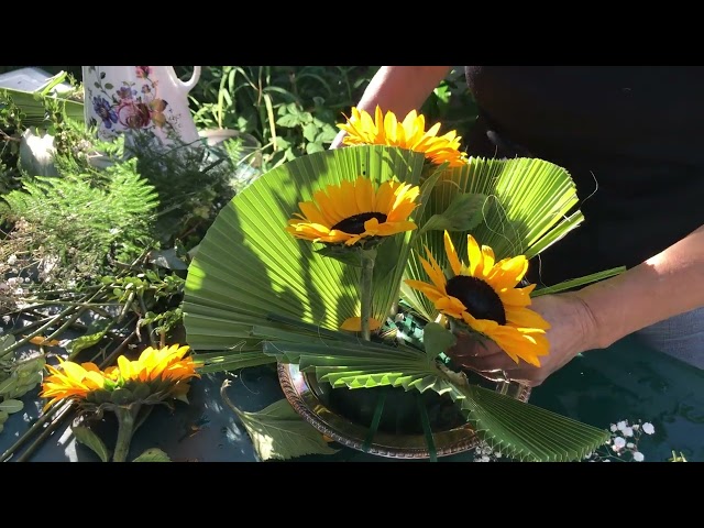 Lovely Flower Arrangement Idea - Super Easy and Fun DIY