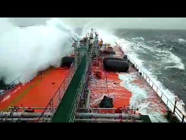 Ships Getting Hit By GIGANTIC Waves