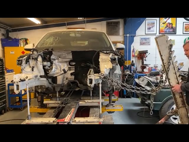 REPAIRING CRASHED AUDI A1 CHASSIS LEGS ON A JIG FRAME MACHINE