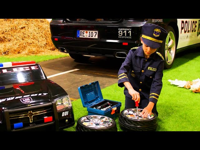 👮‍♂ Les enfants réparent une voiture de police - Compilation 🚦 Jouets pour enfants
