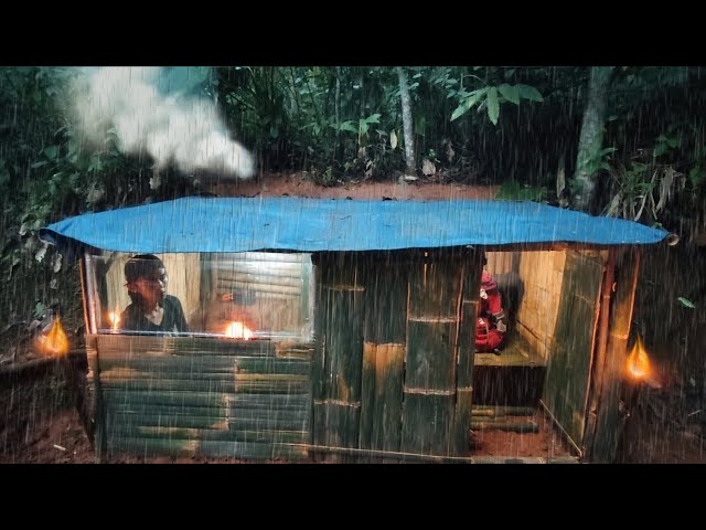Membangun tempat perlindungan yang nyaman juga hangat&perapian dengan tanah||solo camping-buscraft