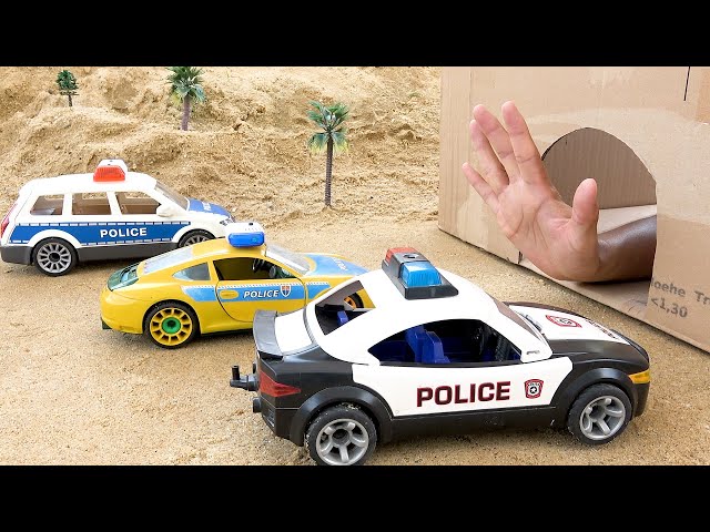 Пожарный автомобиль Полицейский автомобиль видит руку в пещере | BIBO и Игрушки