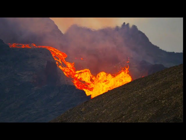 VOLCANO LAVA WAVE IS FLOODING THE VALLEY - Iceland Volcano Eruption - June 5, 2021
