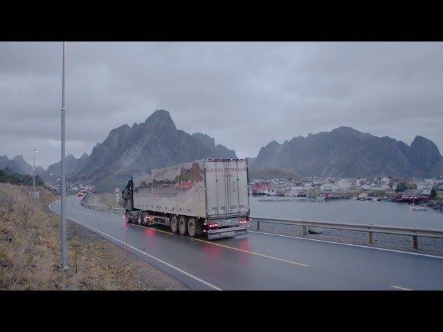 På vakre Lofoten må lastebilsjåføren kjempe mot ekstreme værforhold (Drivers World)
