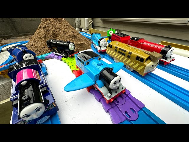 Thomas the Tank Engine Race ☆ Run around the mountain and aim for the goal!