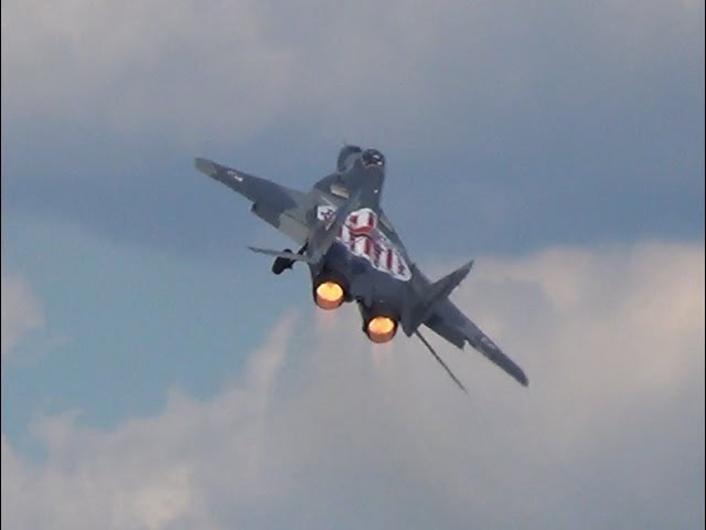 MiG-29 Fulcrum AMAZING POWERFUL Display @ ILA Berlin Air Show 2014! (1080p)