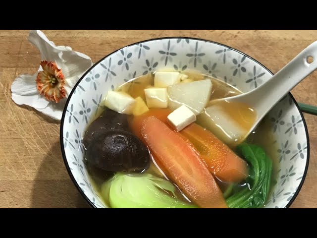 Zuppa di miso con funghi shiitake e verdure