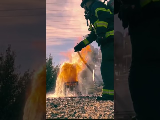#Sacramento Metro #firefighters demonstrate the #dangers of incorrect #turkey frying #thanksgiving