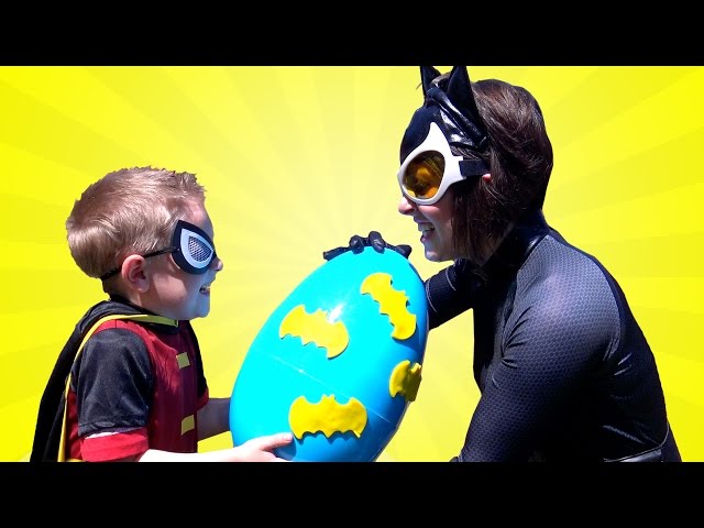 Robin vs Catwoman (Batman Toys Play-doh Surprise Egg) with KidCity