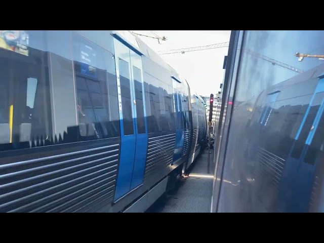 Paralelltävling med två c25 tunnelbanor Gamla stan-Slussen