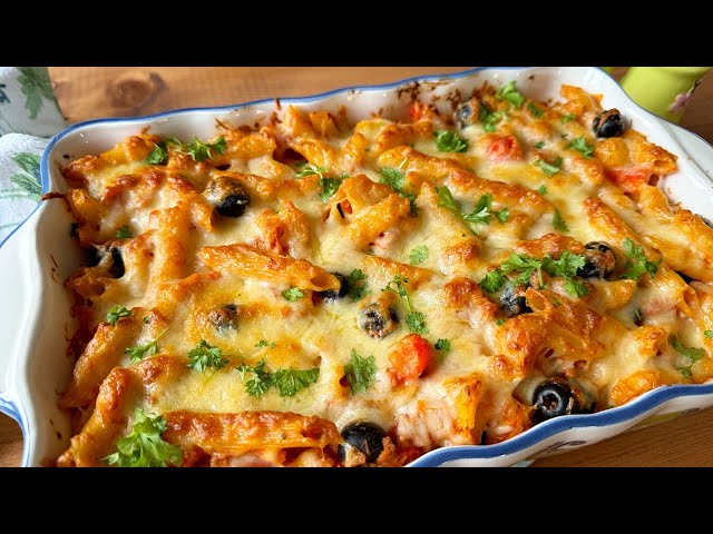 Tomato Tuna Pasta Bake with Peppers, Olives and Cheesy Topping | easy midweek dinner recipe