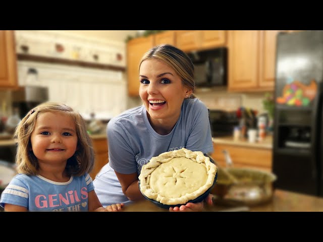 Lexi makes a pot pie 🤣 + NEW intro reveal!!
