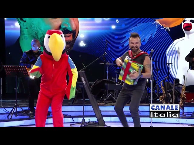 Pietro Galassi "Il mio pappagallo" | Cantando Ballando - Canale Italia