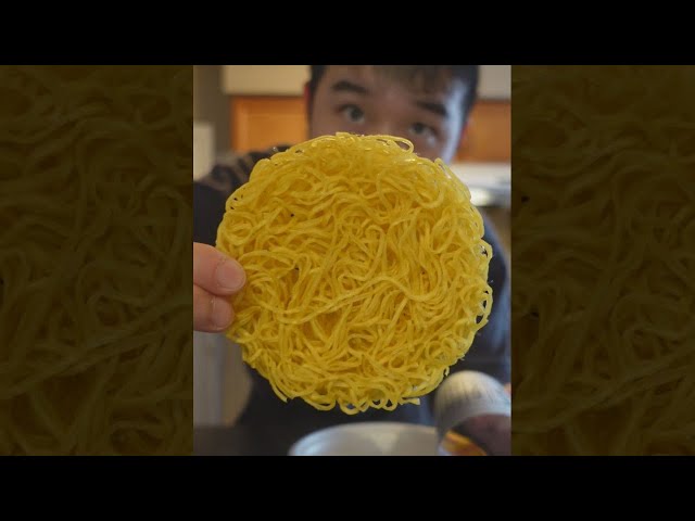 Let's Try MYSTERIOUS instant noodles (day 23)