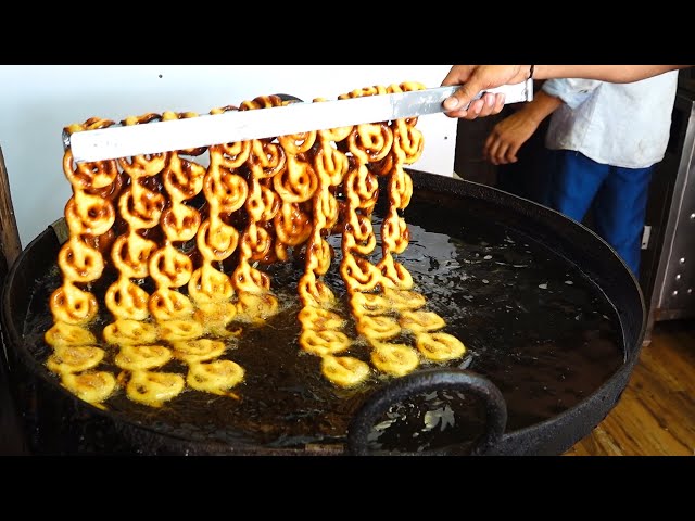 Indian street food - Sweetest Dessert Urad Dal Jalebi