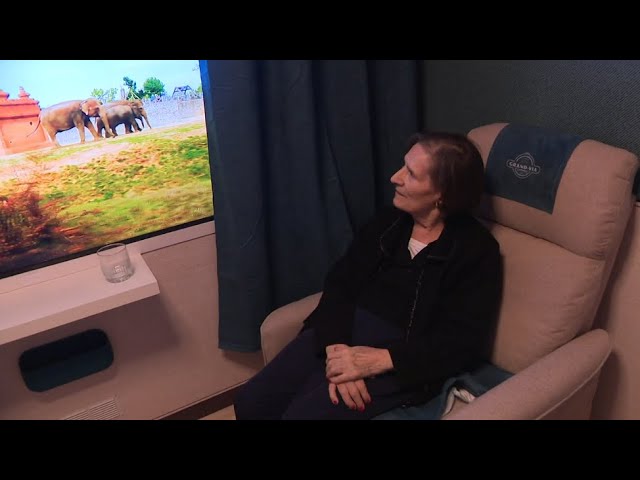 Voyager sans quitter l'EHPAD : l'hôpital de Gisors expérimente des cabines de voyages virtuels